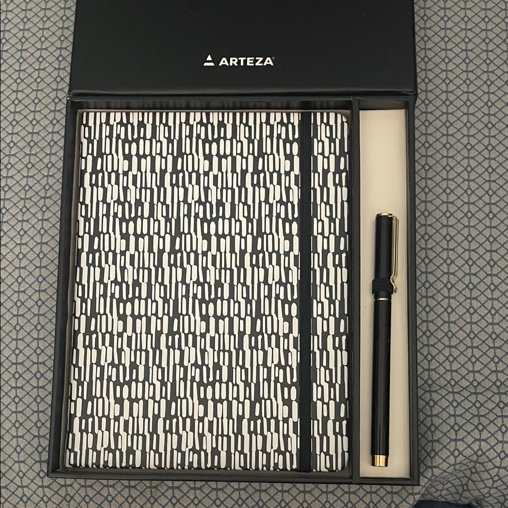 New Arteza Black and White Notebook gift set with Pen